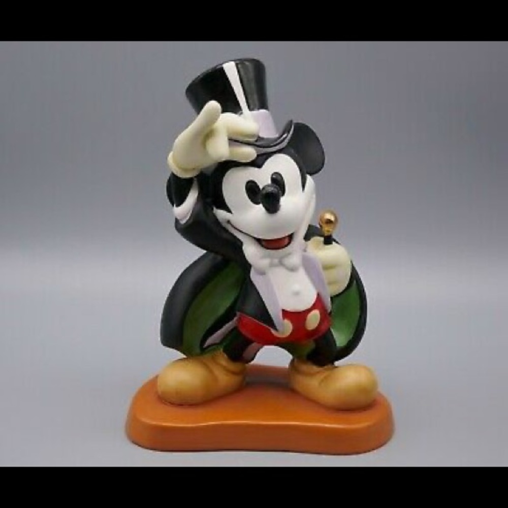 WDCC WALT DISNEY "MAGICIAN MICKEY" ON WITH THE SHOW 1997 MEMBERS SCULPTURE